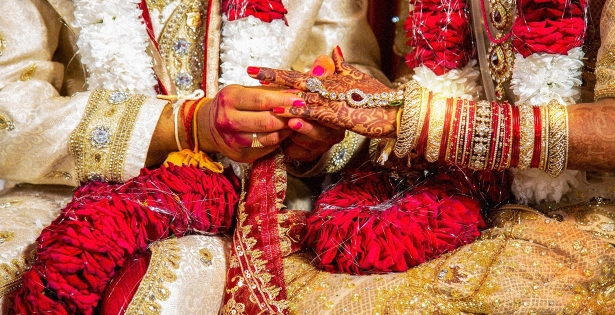 Golden weddings in India: traditions that shape the market