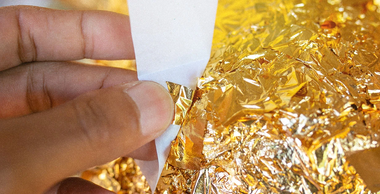 Una foglia d'oro dello spessore di un atomo: com'è possibile?!