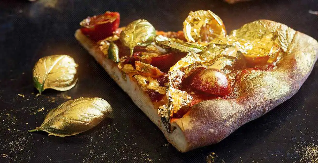 Le 5 pizze più costose con l'oro