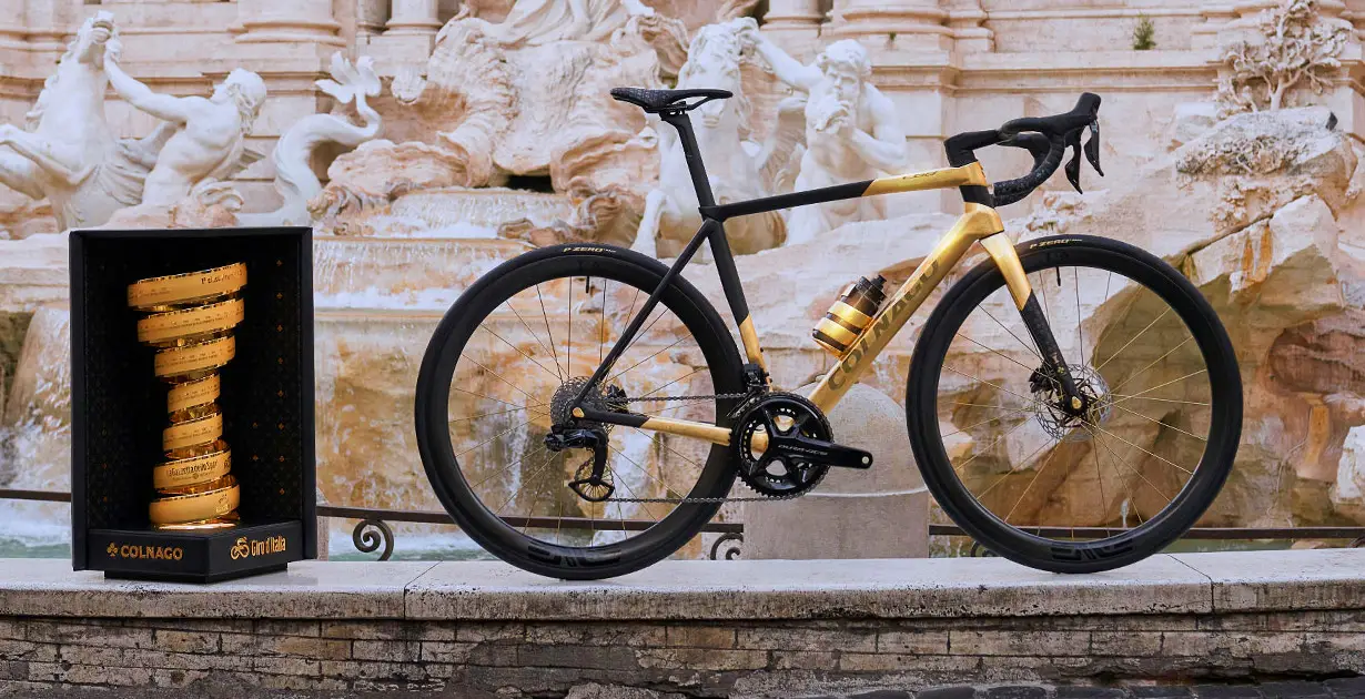 Una bicicletta d'oro – simbolo di magnificenza e successo