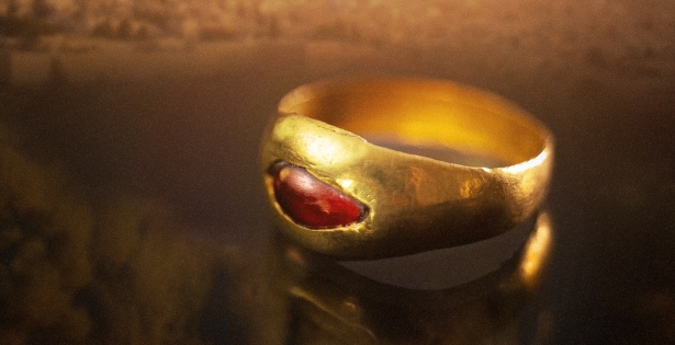 A surprise from the distant past: a gold ring with garnet