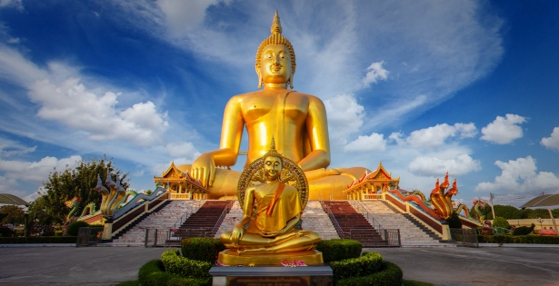 Bagliore d'oro: tre maestosi Buddha dell'Asia